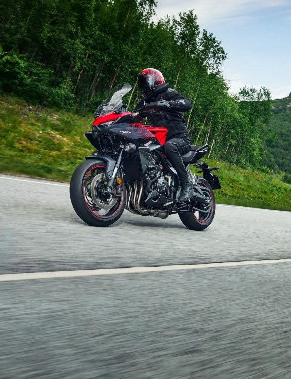 2026-cb1000gt-product-page-header-mobile-1600-x-2080