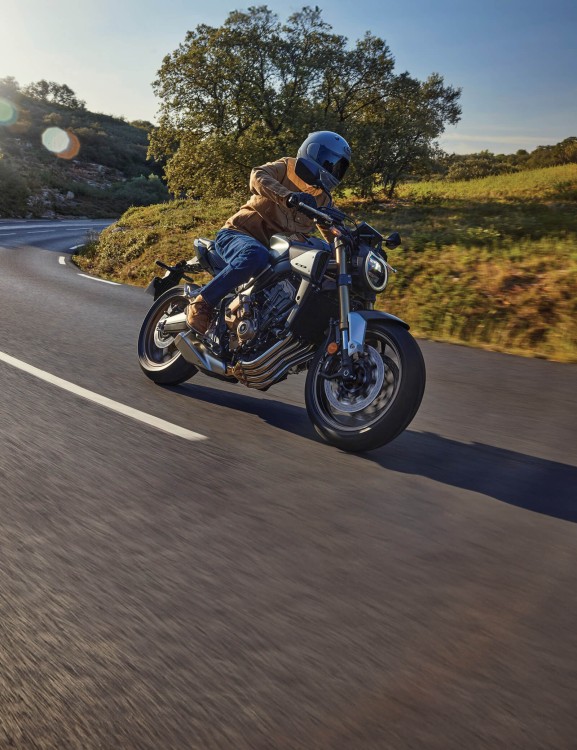 CB650R E-Clutch cb650r-e-product-page-hero-mobile-1600x2080-01