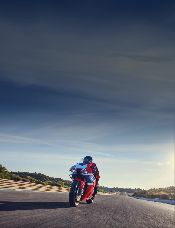 Updated Inline-4 1000cc Engine