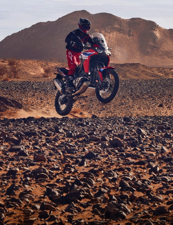 crf1100africatwin-dct-product-page-hero-mobile-1600x2080-01