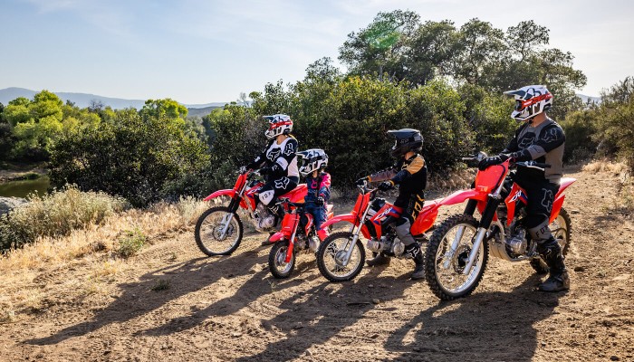 crf125f-product-page-zig-zag-img1-1400x800