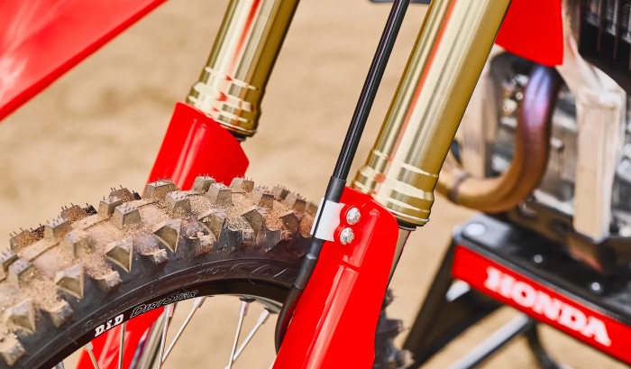 Redesigned 49mm Showa™ USD Forks