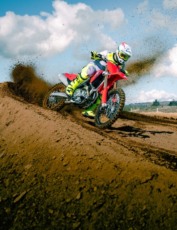 crf450r-product-page-hero-mobile-1600x2080
