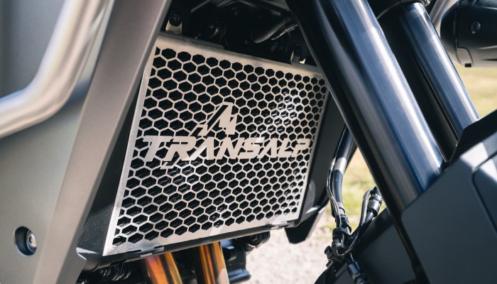 xl750-transalp-product-page-zig-zag-img3-1400x800