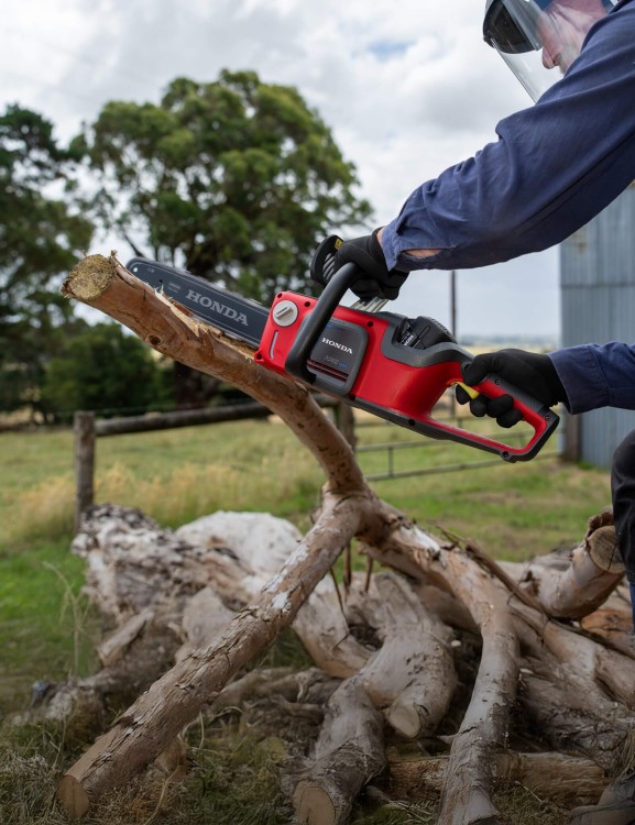 hhc36bxb-chainsaw-product-page-hero-mobile-1600x2080-v2